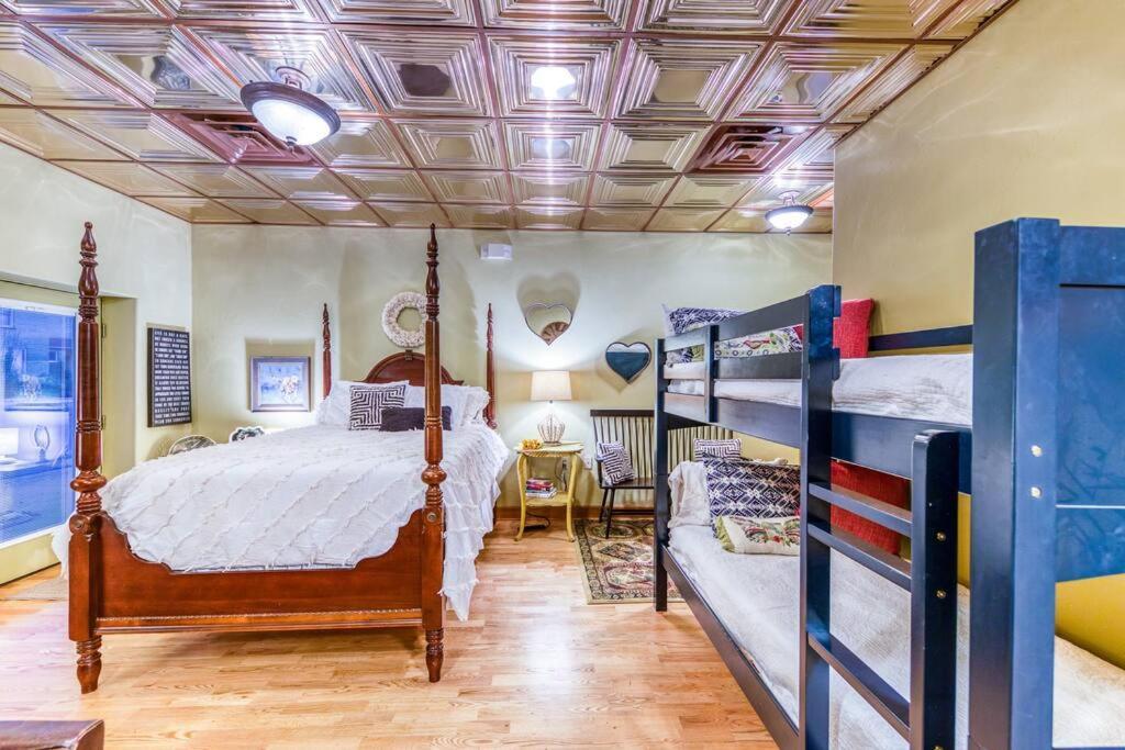 The Lovemore Inn~Hot Tub~Cheerful Carriage Home Дельта Экстерьер фото
